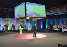 Hij kwam met een mooi voorbeeld: de beroemde panenka van voetballer Antonín Panenka die besloot de bal door het midden te schieten bij een strafschop omdat hij dan de grootste kans had om de keeper te passeren.